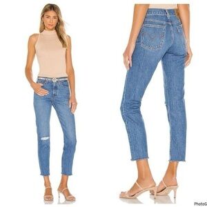 Levi’s Wedgie Straight Leg frayed hem distressed